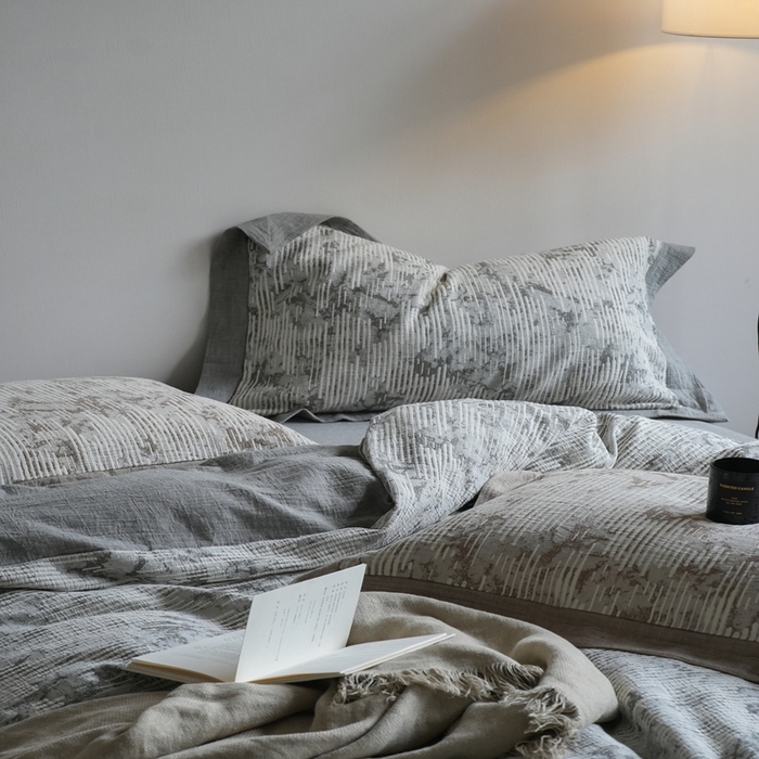 91家纺网 家纺一手货源 找家纺 璞素2025新款全棉色织三层纱四件套-松隐 松隐灰