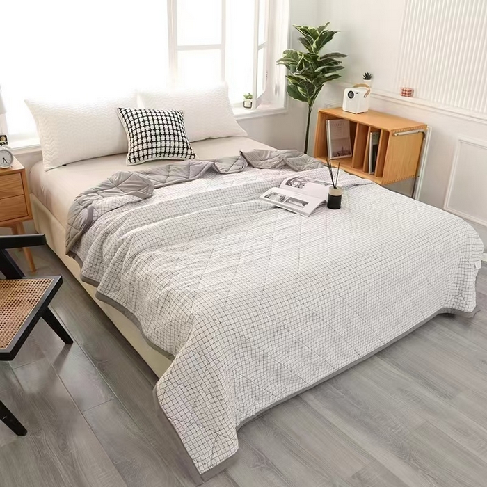 91家纺网 家纺一手货源 找家纺 被多多被业  2025新款印花水洗棉夏被 白小格