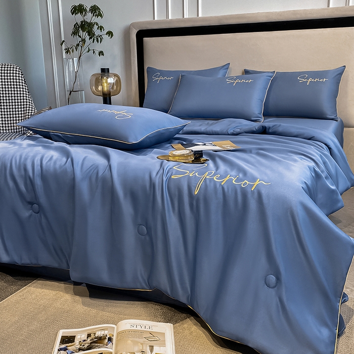 91家纺网 家纺一手货源 找家纺 吾诺 2025 字母刺绣水洗天丝夏被四件套水洗真丝夏凉被空调被绣花夏被 字母蓝紫