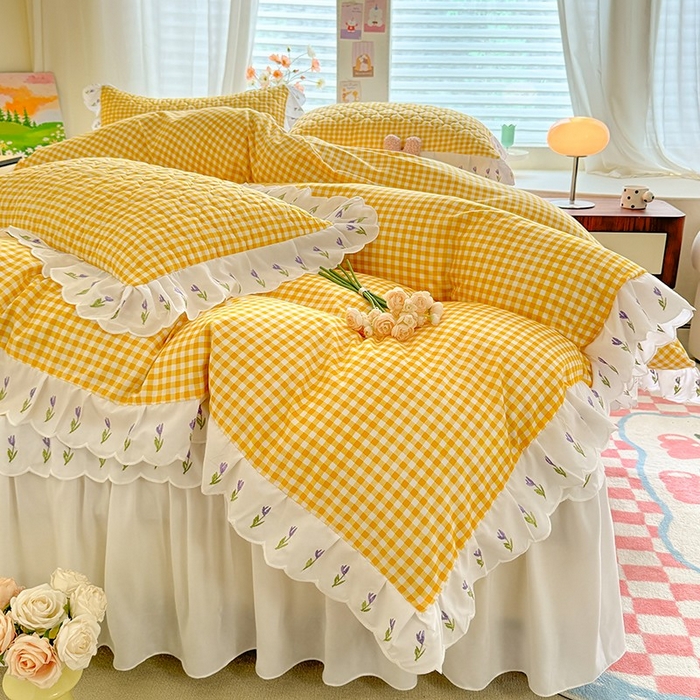 91家纺网 家纺一手货源 找家纺 金盛皇朝家纺 2025新款格子空间水洗棉床裙 格子空间-向日葵黄