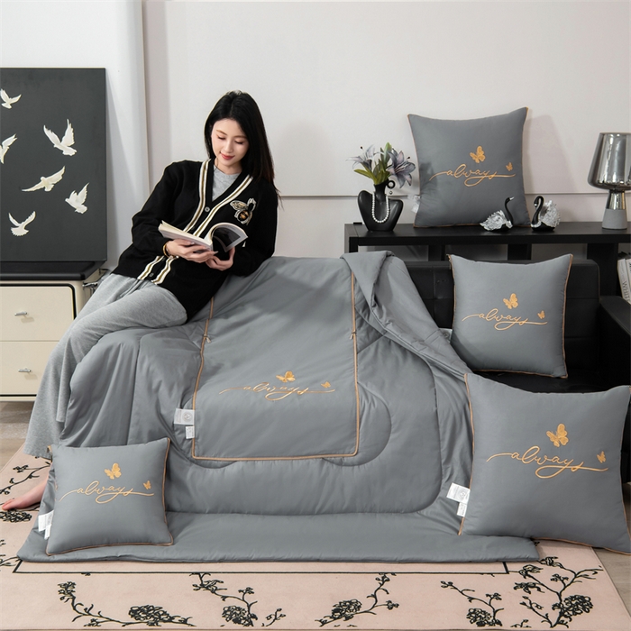 91家纺网 家纺一手货源 找家纺 照世家纺 2025新款柔软透气全棉抱枕被-蝶影 蝶影-浅灰