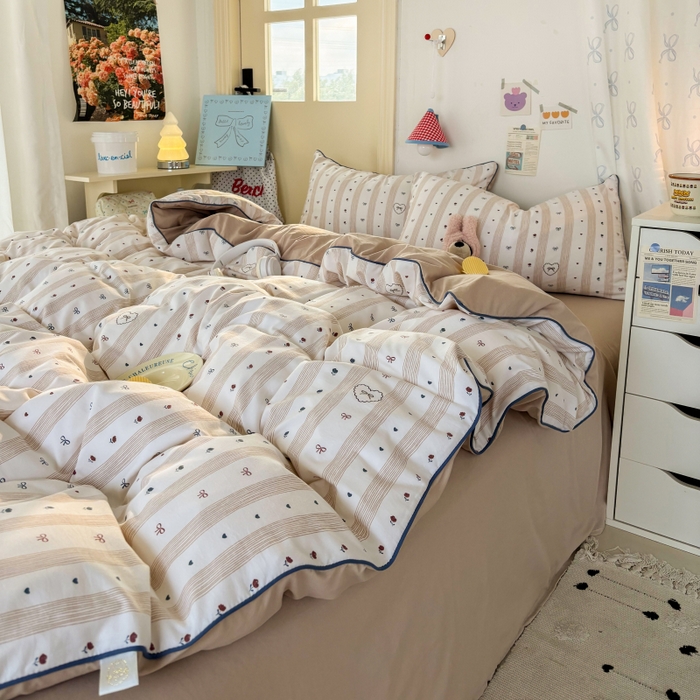 91家纺网 家纺一手货源 找家纺 潮邦创意家居 2025新款云柔棉立体嵌绳款小清新四件套 浅调爱纹