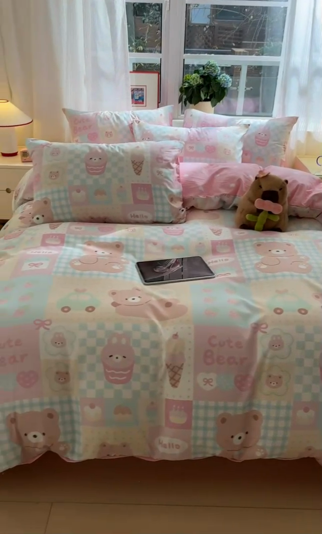 91家纺网 家纺一手货源 找家纺 盛秋家纺 2025新款水洗棉印花四件套-卡通系列 萌宠乐园+粉爱心