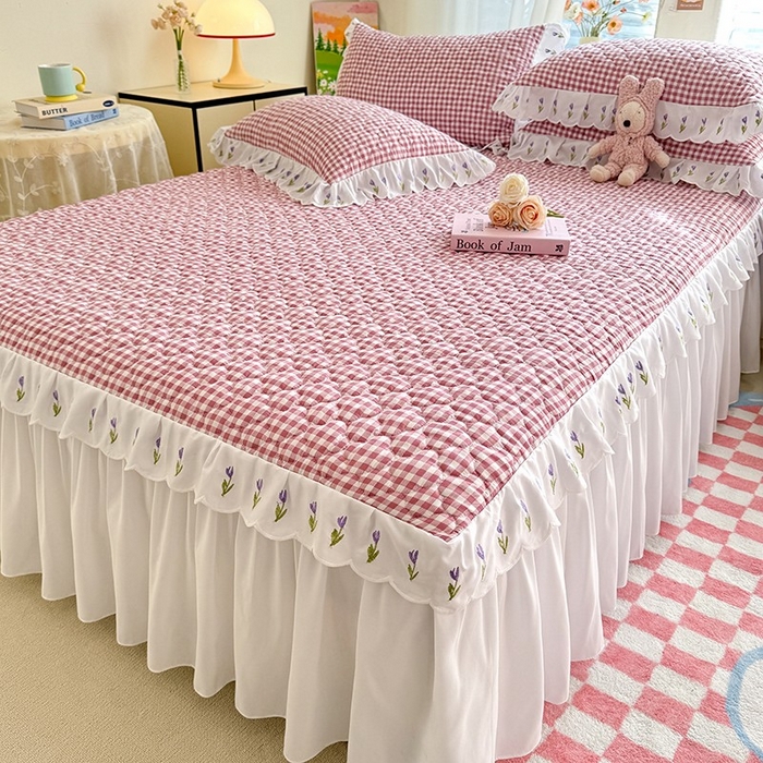 91家纺网 家纺一手货源 找家纺 金盛皇朝家纺 2025新款格子空间水洗棉床裙 格子空间- 烟熏豆沙