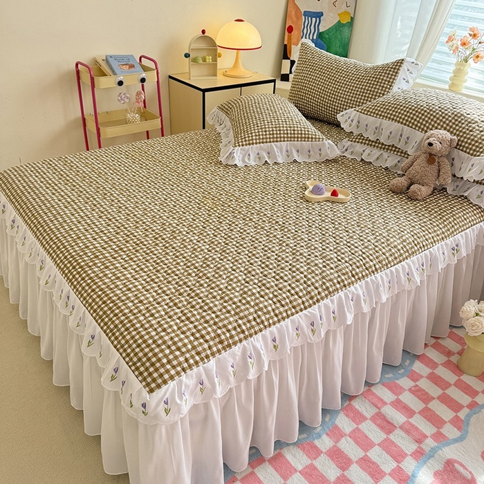 91家纺网 家纺一手货源 找家纺 金盛皇朝家纺 2025新款格子空间水洗棉床裙 格子空间-美拉德咖