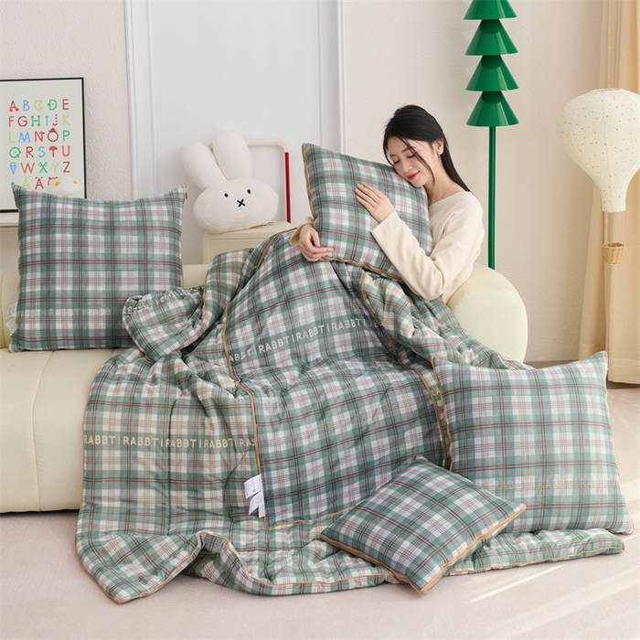 91家纺网 家纺一手货源 找家纺 照世 2025新款凉感丝印花抱枕被 曼迪