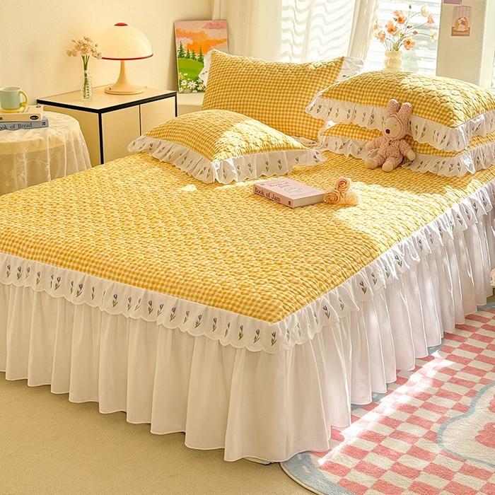 91家纺网 家纺一手货源 找家纺 金盛皇朝家纺 2025新款格子空间水洗棉床裙 格子空间-向日葵黄