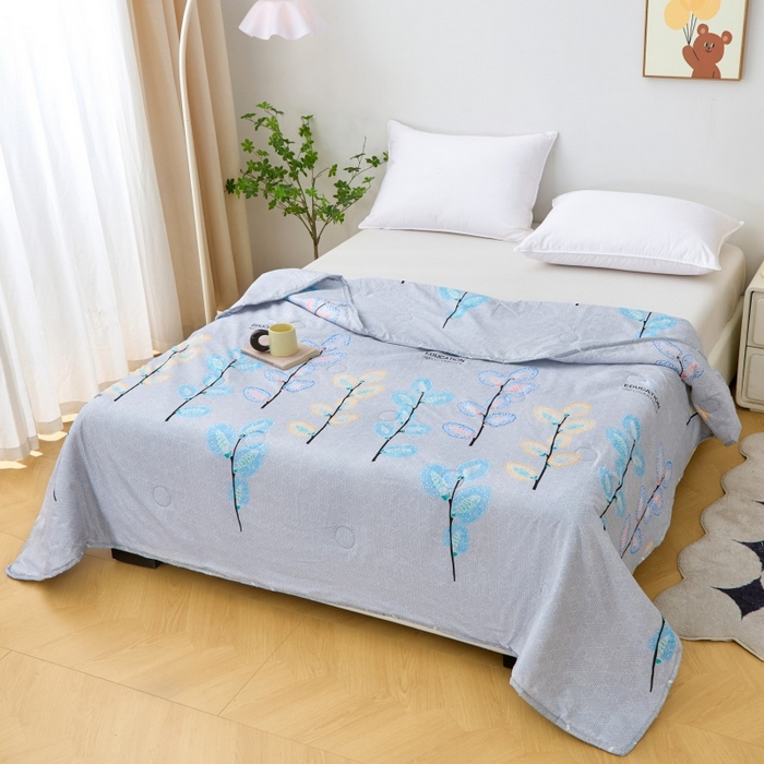 91家纺网 家纺一手货源 找家纺 2025新款亲肤绒礼品夏被窄边 春意薄荷