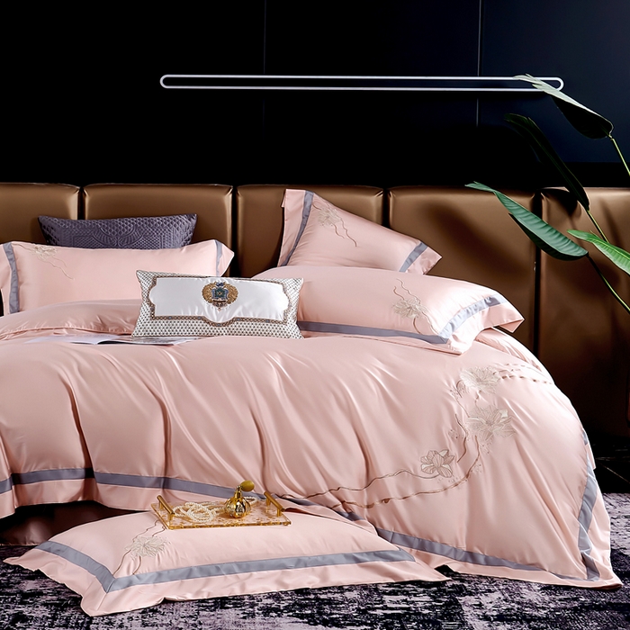 91家纺网 家纺一手货源 找家纺 U品汇 2025新款60支天丝棉莱赛尔纤维刺绣花四件套纯棉全棉凉感丝滑礼盒包装（西雅图） 西雅图-豆沙