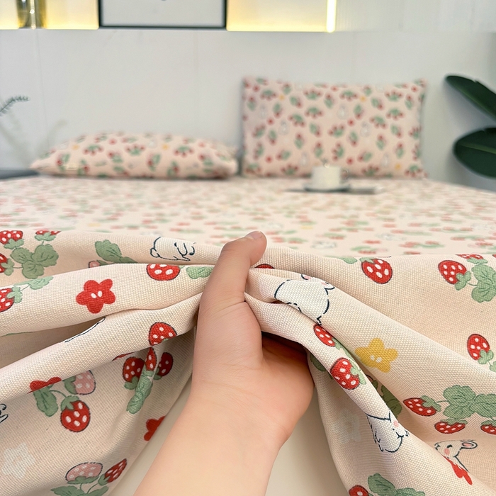 91家纺网 家纺一手货源 找家纺 伊而梦蚊帐 2025新款原棉老粗布床单 草莓兔