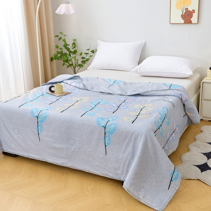 91家纺网 家纺一手货源 找家纺 2025新款亲肤绒礼品夏被窄边 春意薄荷