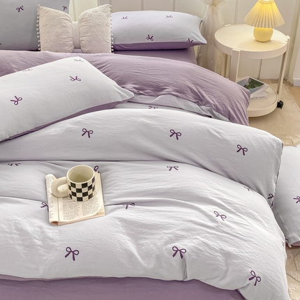 91家纺网 家纺一手货源 找家纺 二八年华 2025新款蝴蝶结系列高克重加厚水洗棉四件套 鸢紫