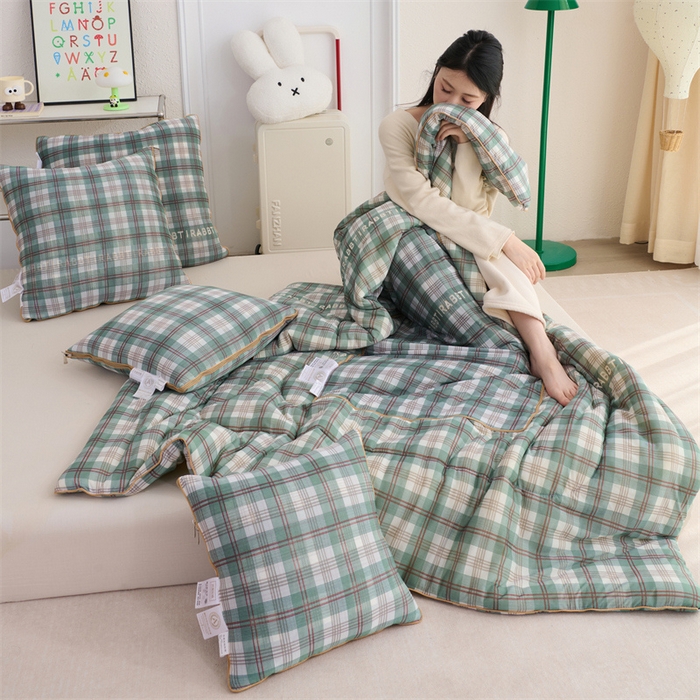 91家纺网 家纺一手货源 找家纺 照世 2025新款凉感丝印花抱枕被 曼迪