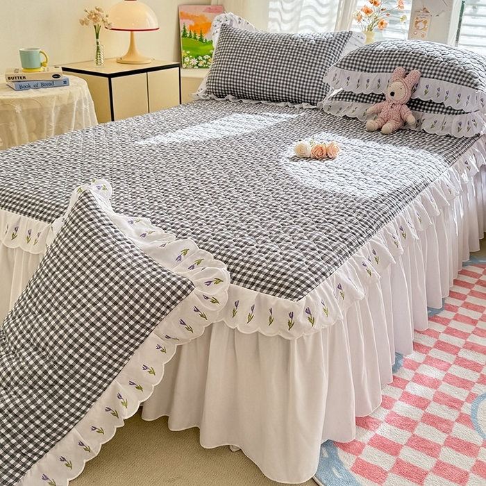 91家纺网 家纺一手货源 找家纺 金盛皇朝家纺 2025新款格子空间水洗棉床裙 格子空间-莫兰迪灰