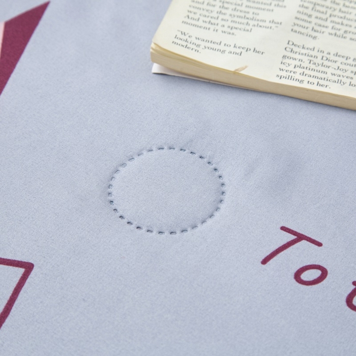 91家纺网 家纺一手货源 找家纺 2025新款亲肤绒礼品夏被窄边 卡思图