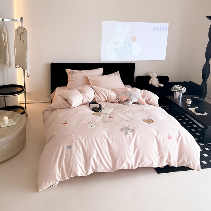 91家纺网 家纺一手货源 找家纺 鹿班家居 2025新品四季款100S长绒棉四件套-欢乐象【标准会员-20元】 欢乐象-粉色