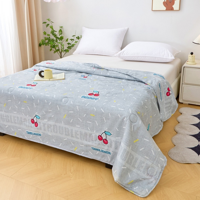 91家纺网 家纺一手货源 找家纺 2025新款亲肤绒礼品夏被窄边 仲夏樱桃