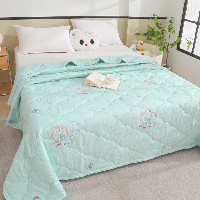 91家纺网 家纺一手货源 找家纺 被多多被业  2025新款清新印花亲肤绒超声波工艺夏凉被 北美冬青