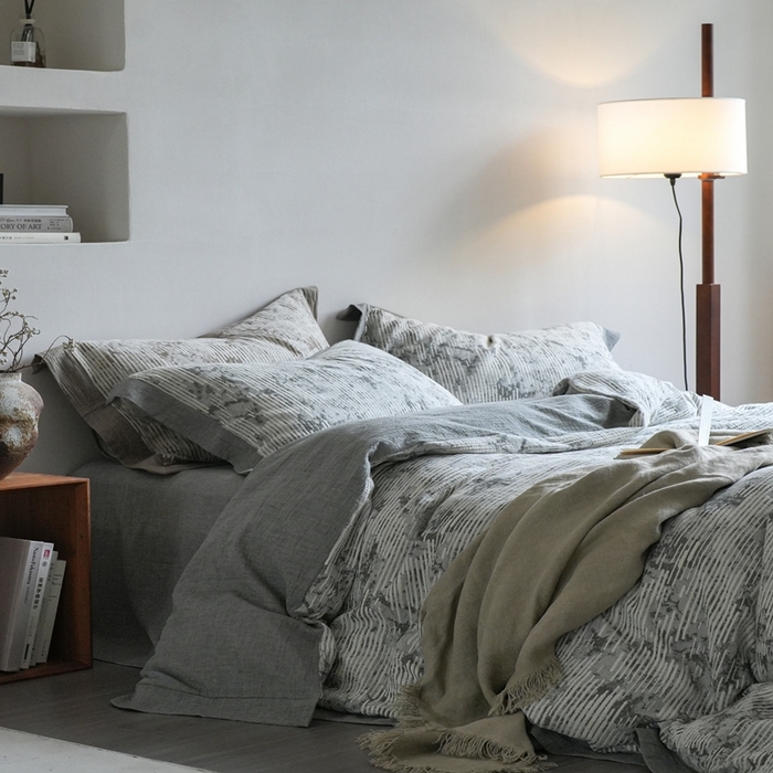 91家纺网 家纺一手货源 找家纺 璞素2025新款全棉色织三层纱四件套-松隐 松隐灰