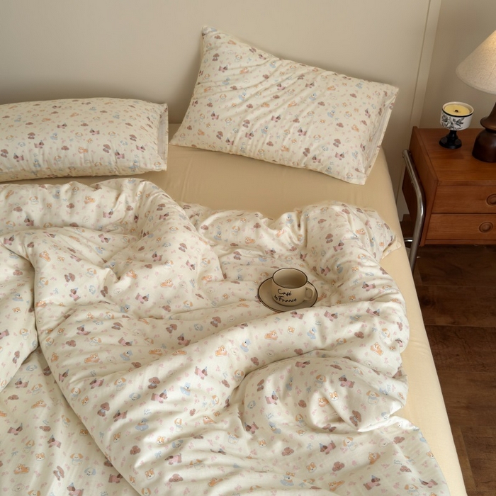 91家纺网 家纺一手货源 找家纺 亿梵家居 2025新款A类母婴级有氧全棉纯棉双层纱纯棉印花四件套-床拍图 卡通乐园-米