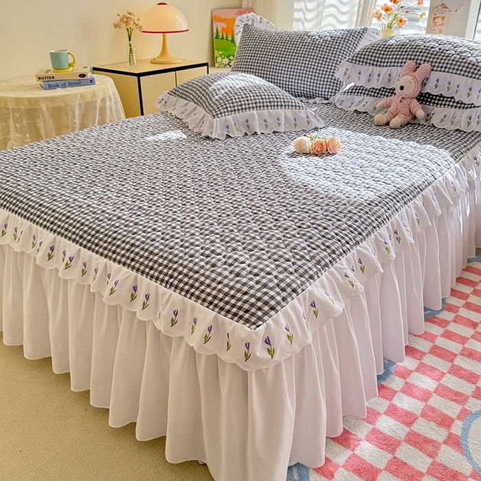 91家纺网 家纺一手货源 找家纺 金盛皇朝家纺 2025新款格子空间水洗棉床裙 格子空间-莫兰迪灰