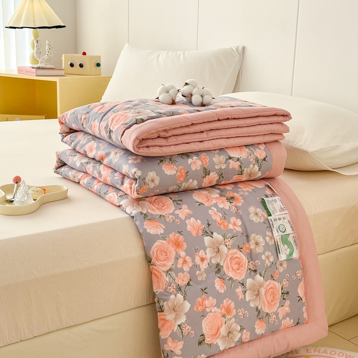 91家纺网 家纺一手货源 找家纺 爱宝被业 2025新款亲肤棉印花100%新疆棉花夏被空调被 云梦花都