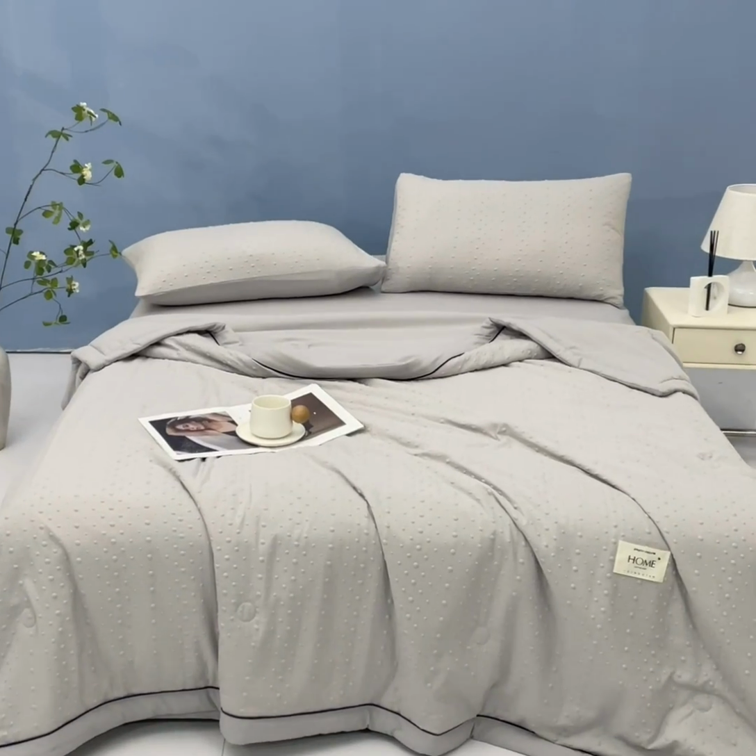 91家纺网 家纺一手货源 找家纺 吾诺 2025 凉豆豆针织棉双层纱夏被四件套水洗棉夏凉被空调被 豆豆灰