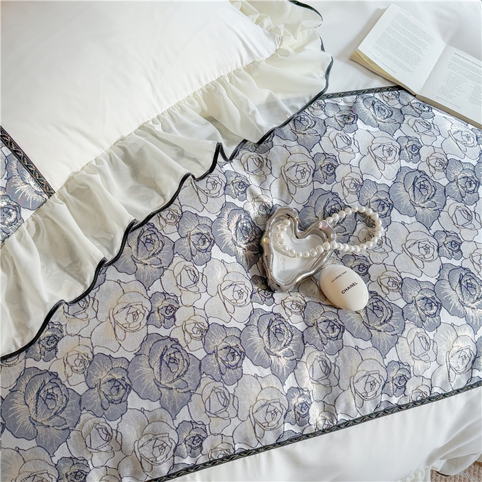 91家纺网 家纺一手货源 找家纺 富盛 2025新款水洗亲肤棉浮雕提花公主风四件套 月光恋人-白+黑