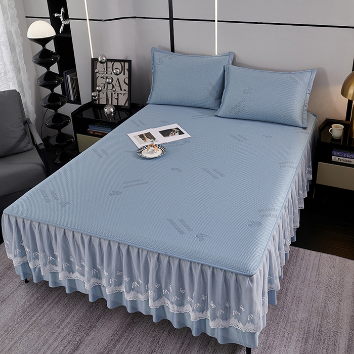 91家纺网 家纺一手货源 找家纺 青雅席业 2025新款7A抗菌母婴级纯乙纶PE刺绣凉感丝豆豆席 床裙款 字母爱心-蓝