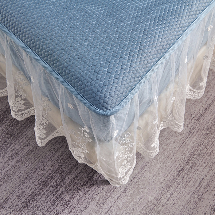 91家纺网 家纺一手货源 找家纺 青雅席业 2025新款7A抗菌母婴级纯乙纶PE刺绣凉感丝豆豆席 床笠花边款 爱心蝴蝶结-蓝