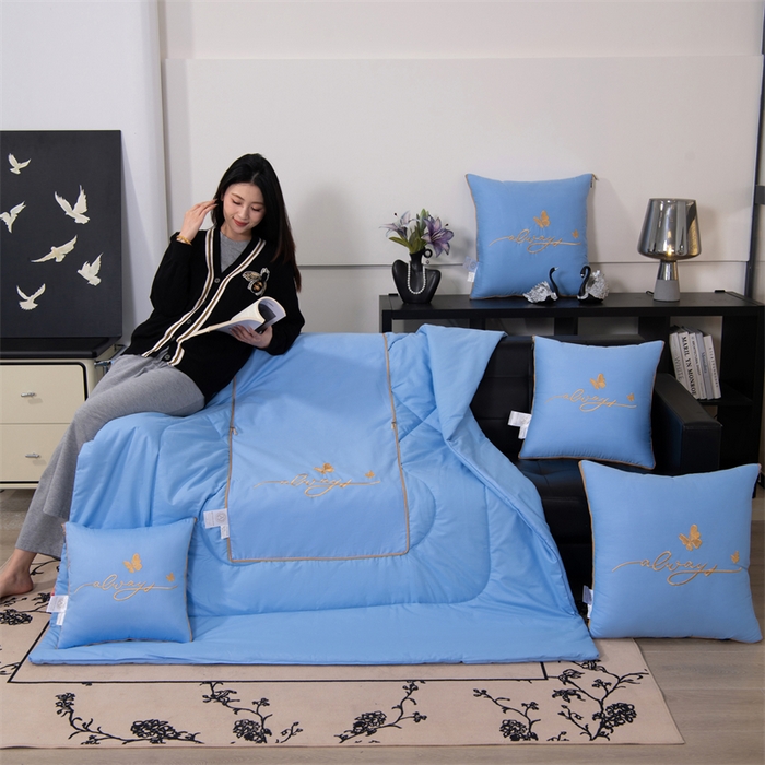 91家纺网 家纺一手货源 找家纺 照世家纺 2025新款柔软透气全棉抱枕被-蝶影 蝶影-天蓝