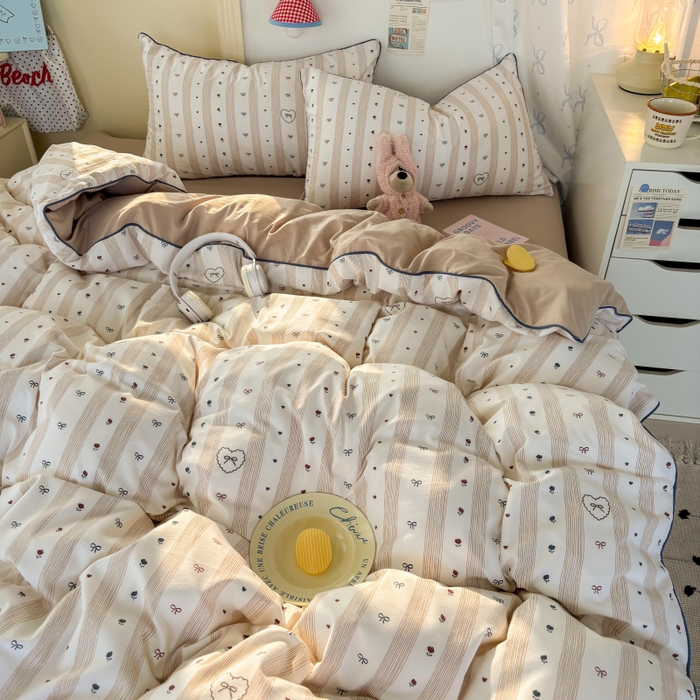 91家纺网 家纺一手货源 找家纺 潮邦创意家居 2025新款云柔棉立体嵌绳款小清新四件套 浅调爱纹