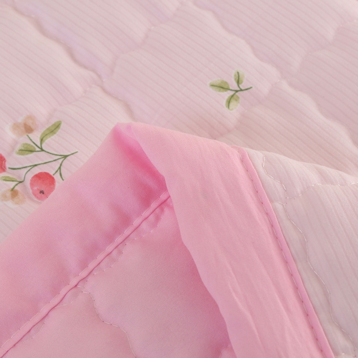 91家纺网 家纺一手货源 找家纺 被多多被业  2025新款小清新印花小竺棉多针绗绣夏凉被 樱桃小兔