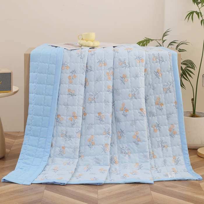 91家纺网 家纺一手货源 找家纺 被多多被业  2025新款小清新印花小竺棉多针绗绣夏凉被 碎花-蓝