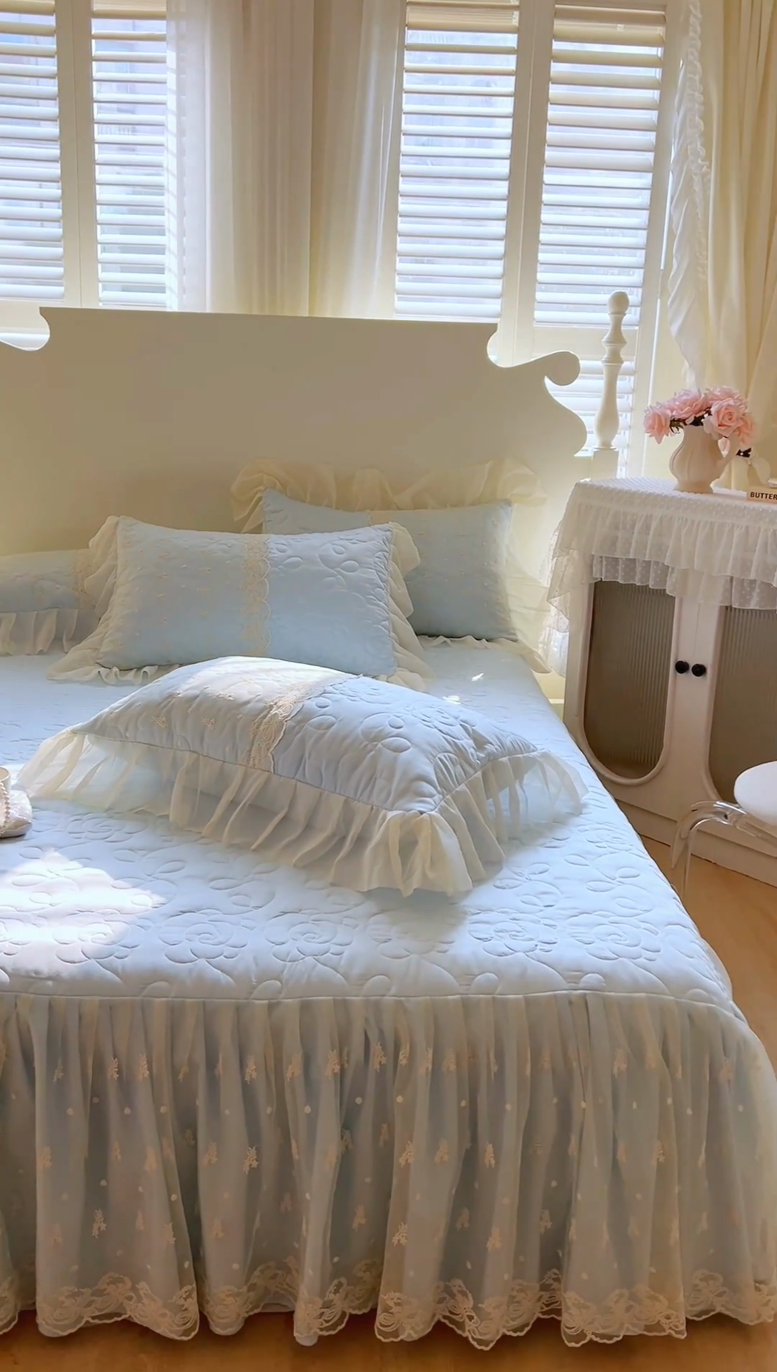 91家纺网 家纺一手货源 找家纺 2025新款韩式蕾丝丝光棉夹棉床裙-蜜芙 蜜芙-浅蓝