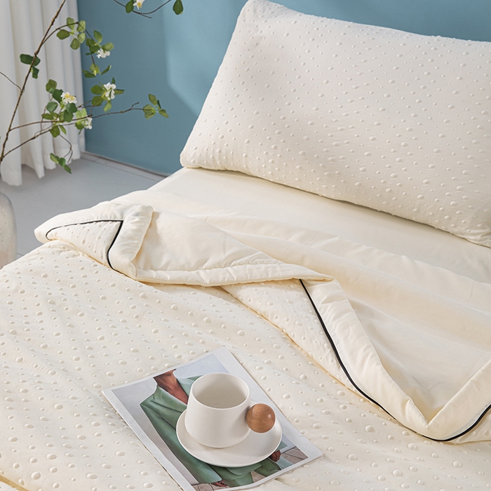 91家纺网 家纺一手货源 找家纺 吾诺 2025 凉豆豆针织棉双层纱夏被四件套水洗棉夏凉被空调被 豆豆白