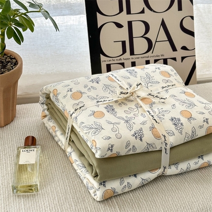 91家纺网 家纺一手货源 找家纺 （总）亿梵家居 2025新款A类母婴级有氧全棉纯棉双层纱纯棉印花四件套-叠拍图