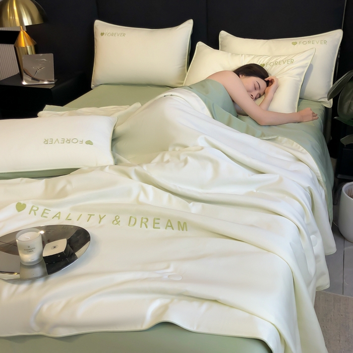 91家纺网 家纺一手货源 找家纺 吾诺 2025 双拼及羽毛刺绣夏被四件套绣花夏被水洗天丝夏被水洗真丝夏凉被空调被 奶昔白-果绿