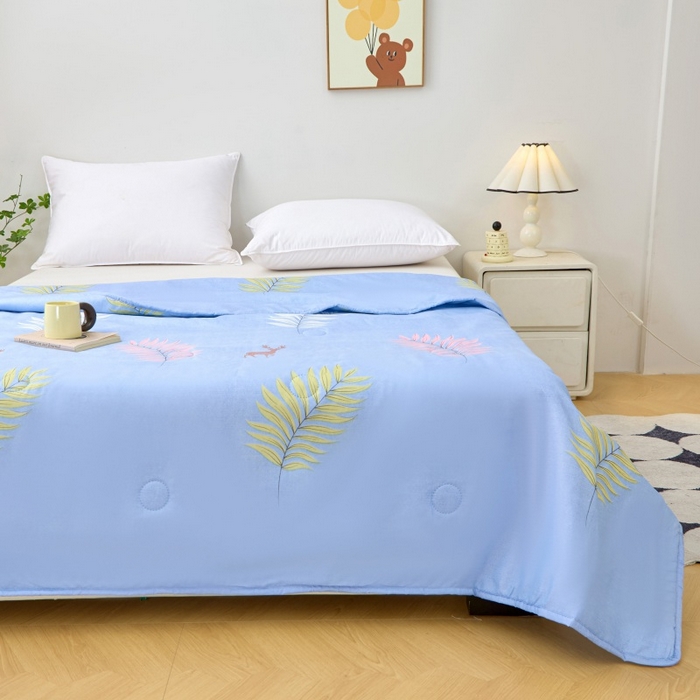 91家纺网 家纺一手货源 找家纺 2025新款亲肤绒礼品夏被窄边 心悦蓝