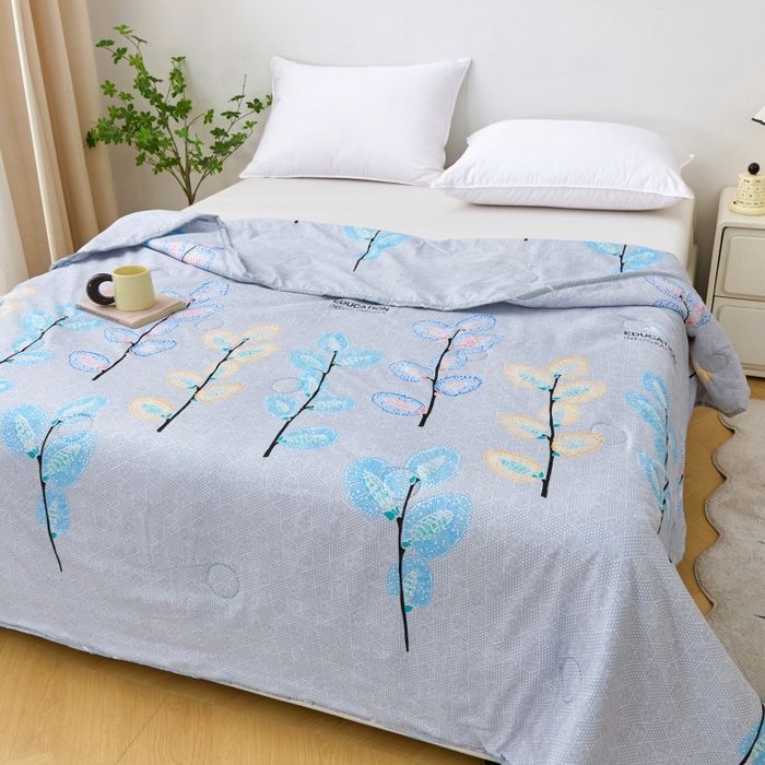 91家纺网 家纺一手货源 找家纺 2025新款亲肤绒礼品夏被窄边 春意薄荷