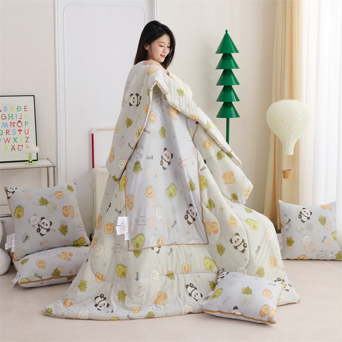 91家纺网 家纺一手货源 找家纺 照世 2025新款凉感丝印花抱枕被 动物乐园