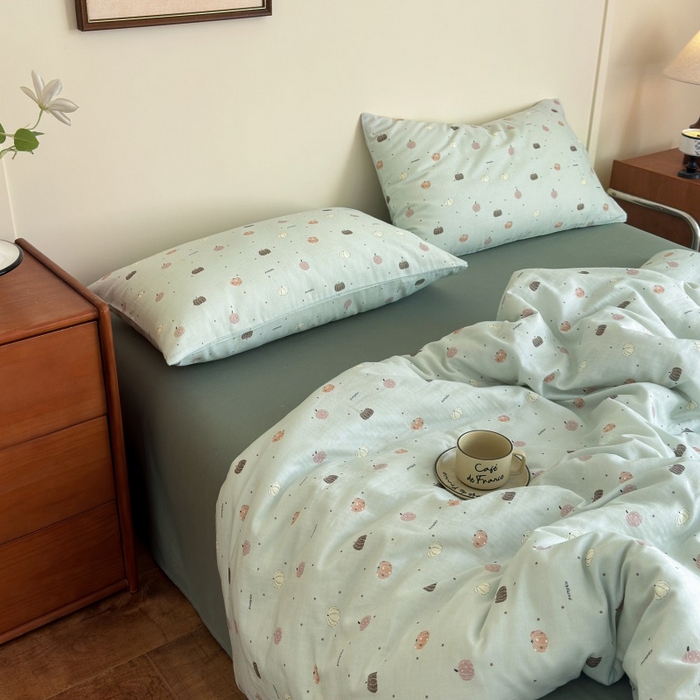 91家纺网 家纺一手货源 找家纺 亿梵家居 2025新款A类母婴级有氧全棉纯棉双层纱纯棉印花四件套-床拍图 南语-绿