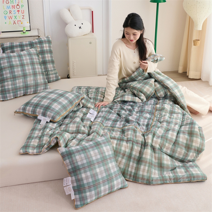 91家纺网 家纺一手货源 找家纺 照世 2025新款凉感丝印花抱枕被 曼迪