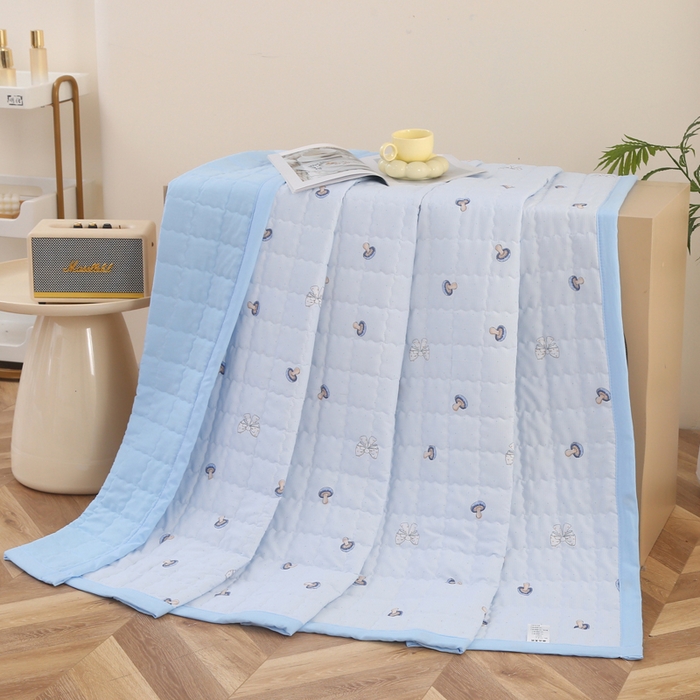 91家纺网 家纺一手货源 找家纺 被多多被业  2025新款小清新印花小竺棉多针绗绣夏凉被 小蘑菇