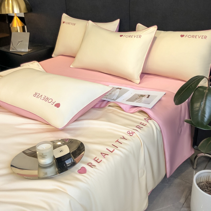 91家纺网 家纺一手货源 找家纺 吾诺 2025 双拼及羽毛刺绣夏被四件套绣花夏被水洗天丝夏被水洗真丝夏凉被空调被 奶黄-豆沙