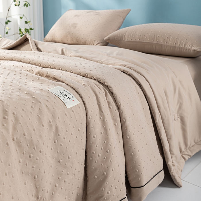 91家纺网 家纺一手货源 找家纺 吾诺 2025 凉豆豆针织棉双层纱夏被四件套水洗棉夏凉被空调被 豆豆咖