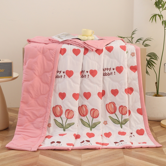 91家纺网 家纺一手货源 找家纺 被多多被业  2025新款印花水洗棉夏被 蝶恋花海