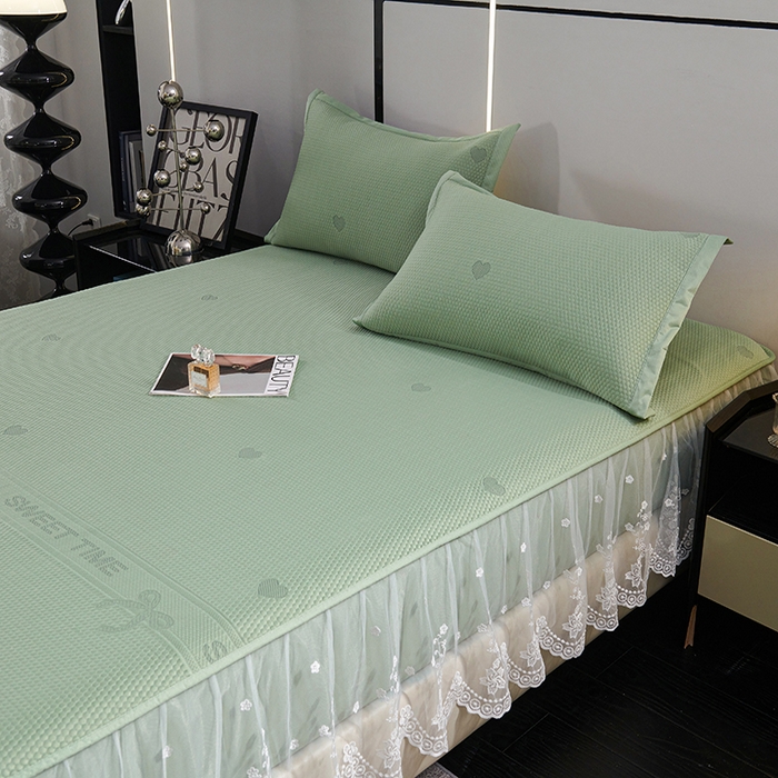 91家纺网 家纺一手货源 找家纺 青雅席业 2025新款7A抗菌母婴级纯乙纶PE刺绣凉感丝豆豆席 床笠花边款 爱心蝴蝶结-水绿