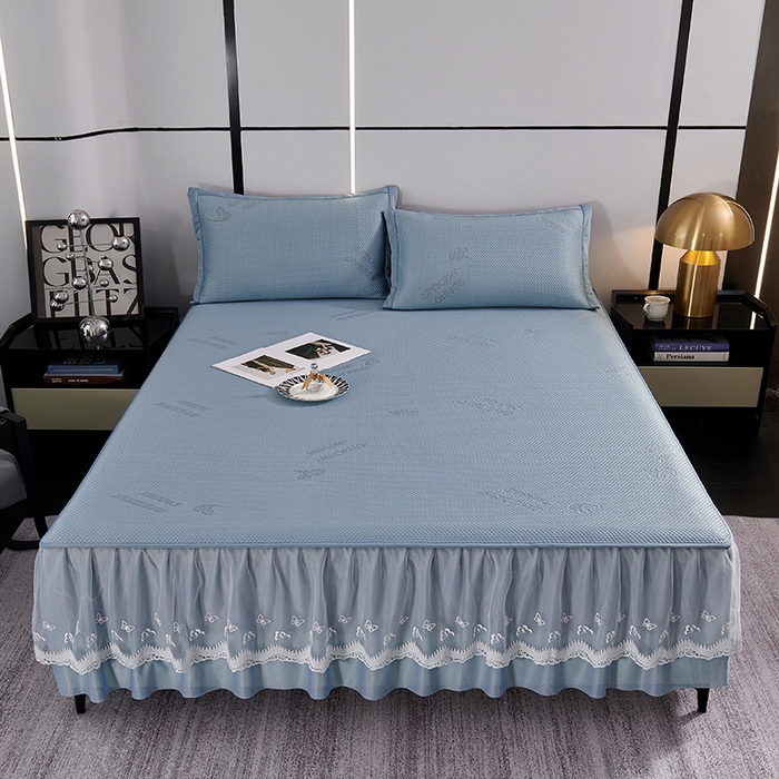 91家纺网 家纺一手货源 找家纺 青雅席业 2025新款7A抗菌母婴级纯乙纶PE刺绣凉感丝豆豆席 床裙款 字母爱心-蓝