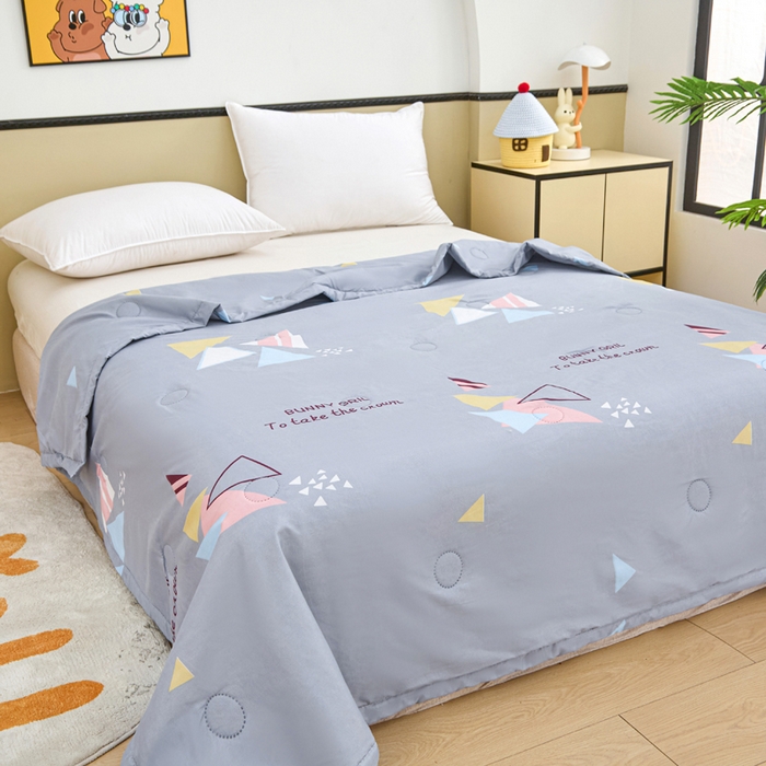 91家纺网 家纺一手货源 找家纺 侨鑫 2025新款亲肤水洗棉夏被宽边 卡思图